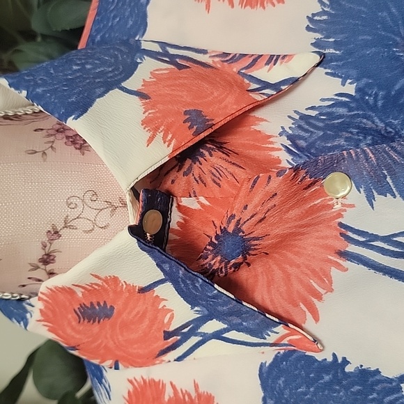 VTG | Bright Coral Floral Print Blouse - Picture 4 of 9